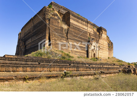 Ruined Pagoda in Mingun Paya / Mantara Gyi Paya Ruined Pagoda in Mingun Paya / Mantara Gyi Paya 28062057