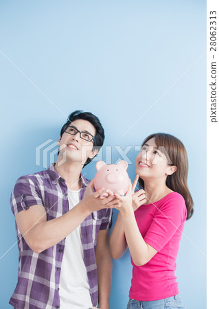 couple hold pink pig bank couple hold pink pig bank 28062313