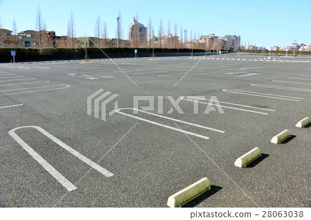 寬敞的停車區 28063038