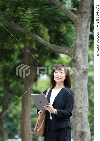 Business Woman Middle 28064671