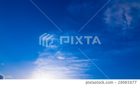 一月下旬的冬天的天空和雲彩（16：9） 28065877