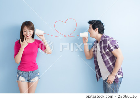 young couple with can phone 28066110