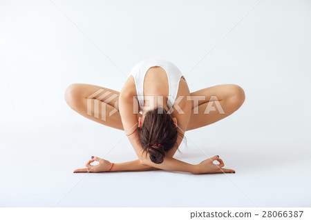 Young beautiful ballet dancer posing Young beautiful ballet dancer posing 28066387