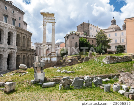 Archeological ruins in historic center in Rome 28066855