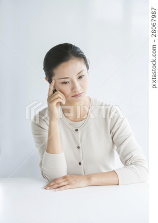 Facial expressions 28067987