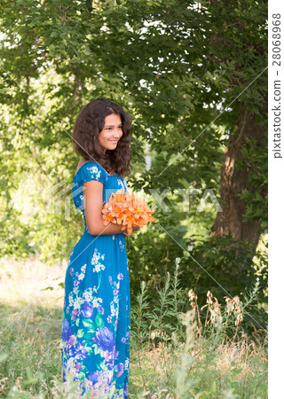Girl with bouquet of lilies in the park Girl with bouquet of lilies in the park 28068968