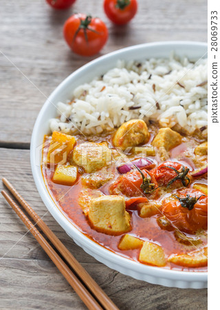Thai yellow curry with chicken and rice 28069733