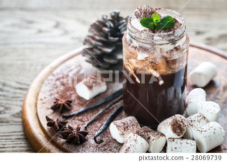 Glass jar of hot chocolate with marshmallows 28069739