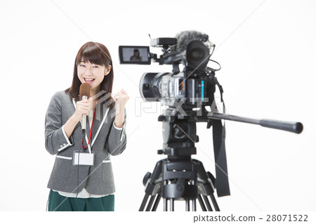 在鏡頭前說話的播音員 28071522