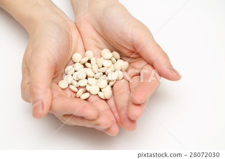 Hand with tablets 28072030