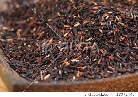 Coarse rice or half polished rice. Coarse rice or half polished rice. 28072443