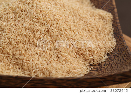 Coarse rice or half polished rice. 28072445