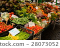 Vegetable stand in Rome 28073052
