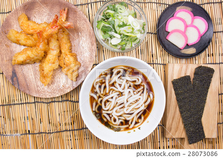 Chef decorated tempura udon 28073086