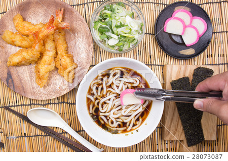 Chef decorated tempura udon 28073087