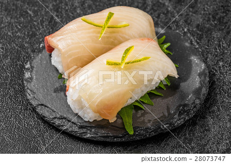 Hammer's Handful Sushi Sushi of the yellowtail 28073747