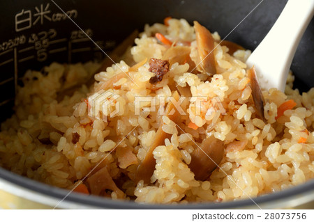 Cooked rice cooked with a rice cooker Cooked rice cooked with a rice cooker 28073756