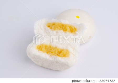 Salapao steamed Chinese bun isolated  28074782