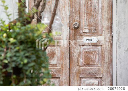 Wooden door 28074928