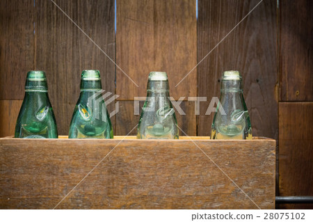 Antique glass bottles i 28075102