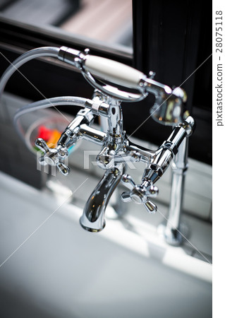 Retro syyle chrome water faucet Retro syyle chrome water faucet 28075118