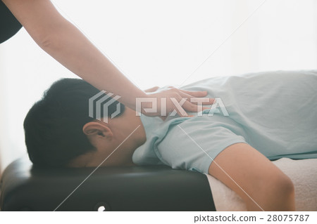 整骨療法 按摩 男人 28075787