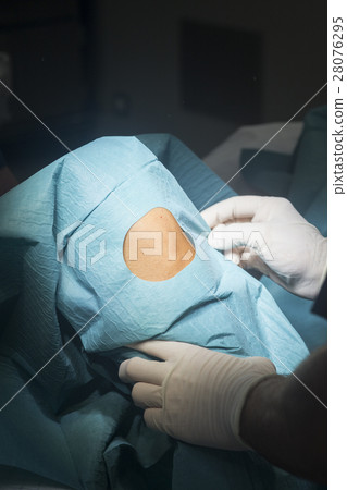 Knee surgery surgical operation 28076295