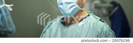 Surgeon in hospital surgery 28076296