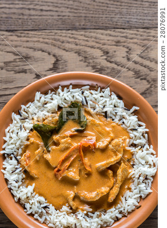 Thai panang curry with mix of white and wild rice Thai panang curry with mix of white and wild rice 28076991
