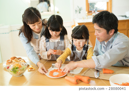 Family kitchen dish image 28080041