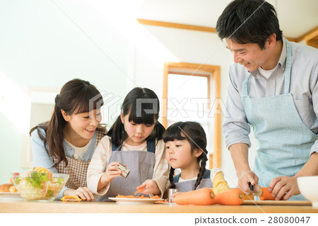 Family kitchen dish image 28080047
