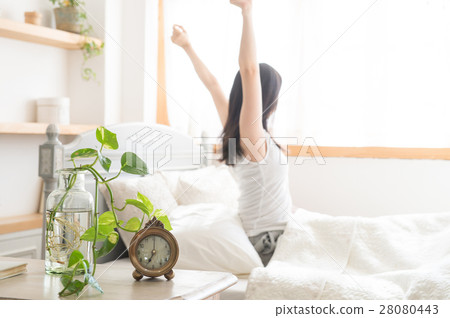 在20年代新鮮醒來的女性的鬧鐘 在20年代新鮮醒來的女性的鬧鐘 28080443