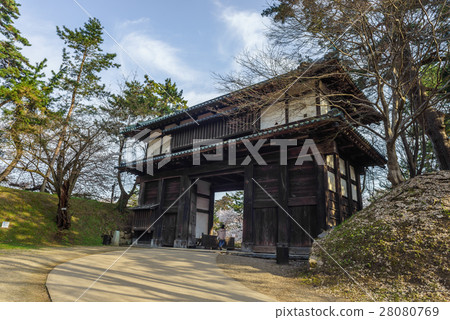 Scenery of the east gate of Hirosaki castle in spring Scenery of the east gate of Hirosaki castle in spring 28080769