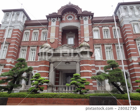 JR East Tokyo Station 28082730