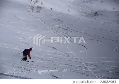 Mountain skiing Mountain skiing 28082963