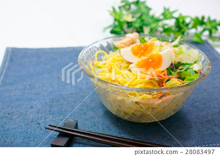 Ramen salad 28083497
