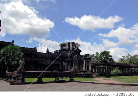 古老廢墟在藍天吳哥窟@柬埔寨安定了 古老廢墟在藍天吳哥窟@柬埔寨安定了 28085105