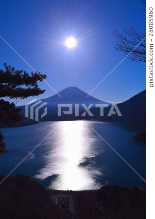 20170204 Sun of sunrise from Nakanokura Pass and Lake Motosu Fuji 28085960