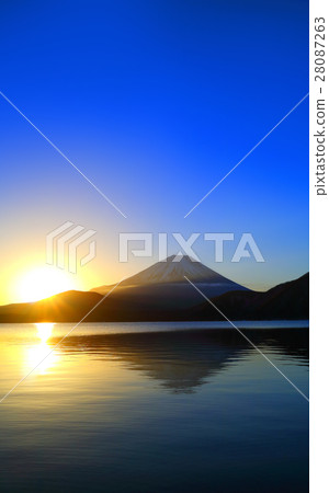 Sun of sunrise from Lake Motosu and blue sky Mount Fuji 28087263