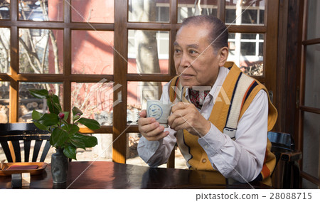 Senior male to taste coffee 28088715