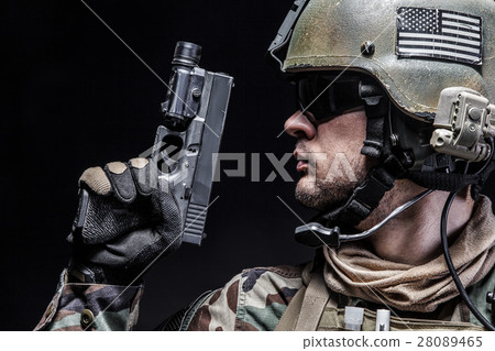 soldier with pistol 28089465