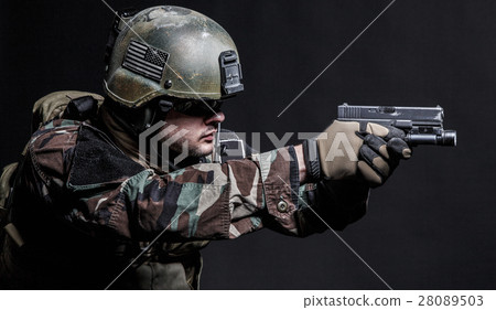 soldier with pistol 28089503