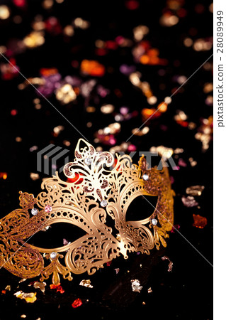 Gold carnival mask. 28089949