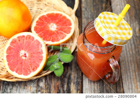 Grapefruit juice in glass jar 28090804