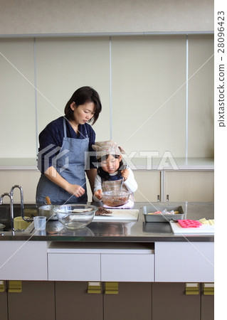 Girl mixing molten chocolate 28096423
