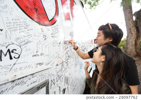 在Kahuku蝦軌道的街道畫在夏威夷 28097762