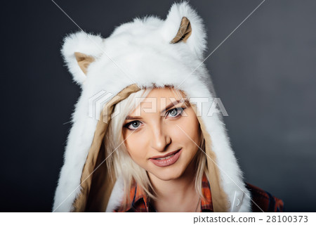 beautiful sexy girl wearing white fur hat 28100373