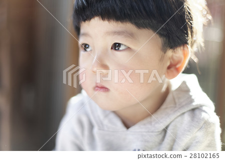 一個睡著的男孩 28102165