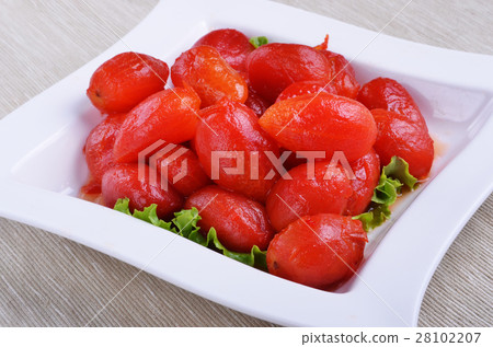 Peeled plum tomatoes  28102207