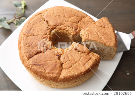 chiffon cake  28102695